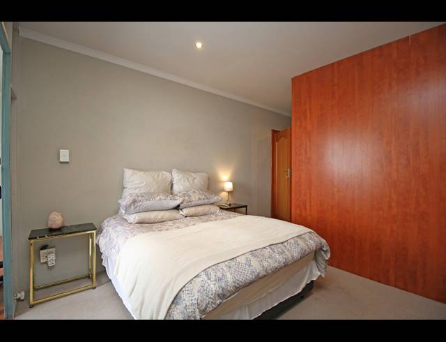 2 BEDROOM APARTMENT FOR SALE IN HOUGHTON ESTATE